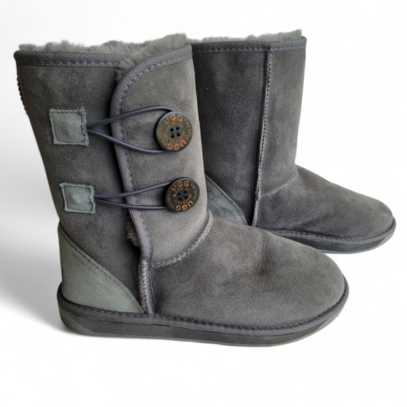 Ugg Women's Bailey Two Button High-Top Sheepskin Boot Size 9 - Picture 1 of 10